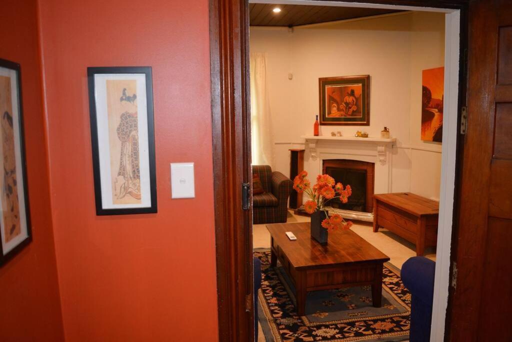 Riverlea Cottage - Cosy, Comfy, Quiet, Central タウマルヌイ エクステリア 写真
