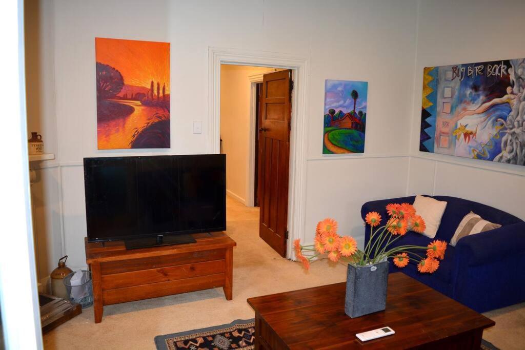 Riverlea Cottage - Cosy, Comfy, Quiet, Central タウマルヌイ エクステリア 写真