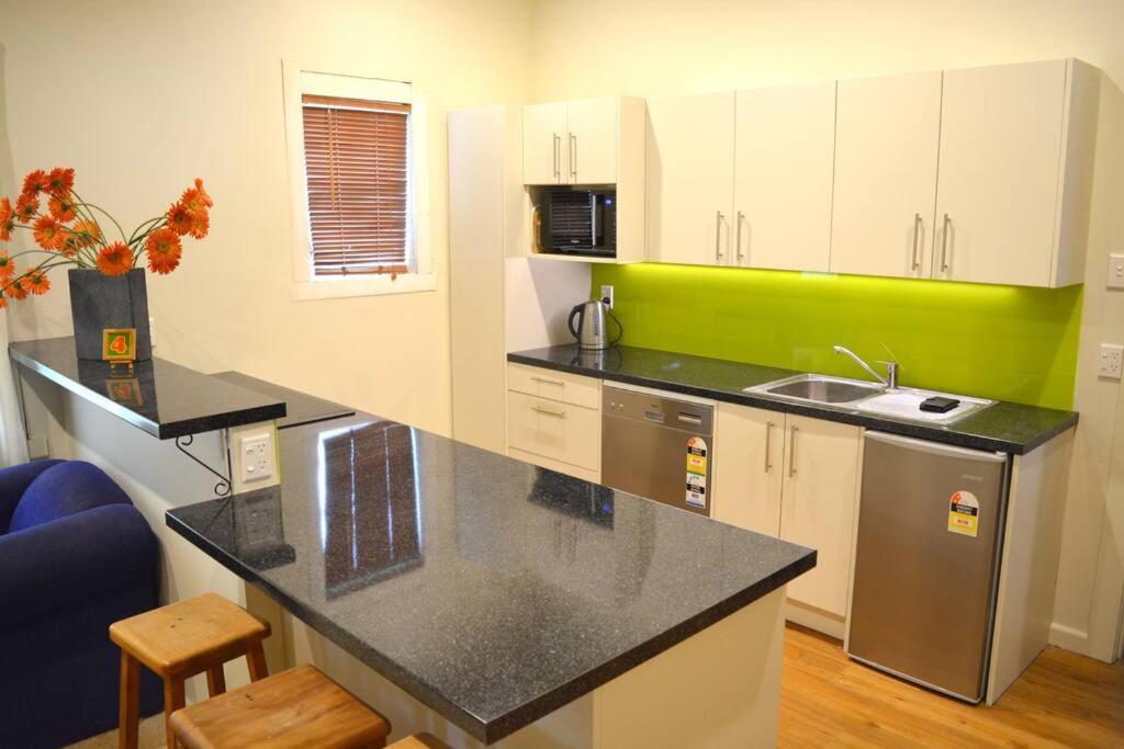 Riverlea Cottage - Cosy, Comfy, Quiet, Central タウマルヌイ エクステリア 写真